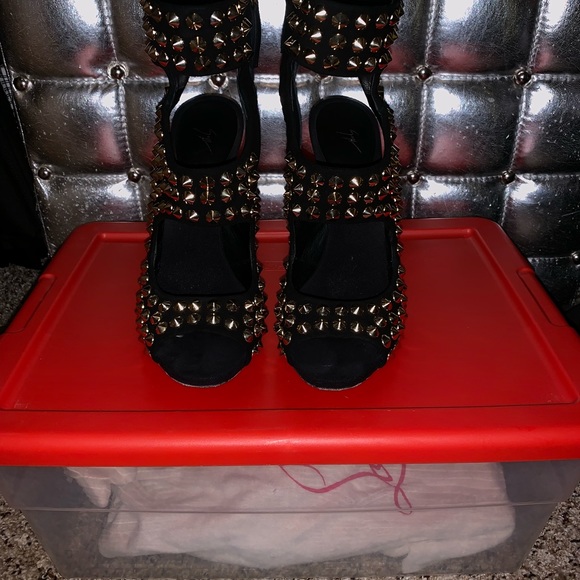 Giuseppes The sexiest shoe alive - Picture 5 of 8